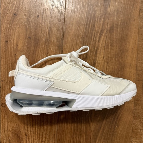 Nike Air Max Pre-Day Women’s Sneakers- size 7- excellent used condition - Picture 5 of 8